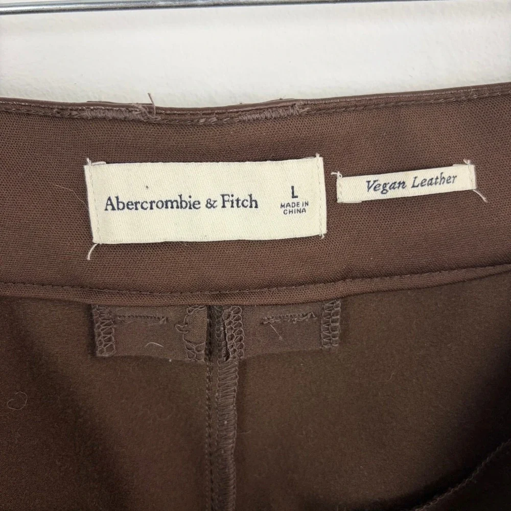 Abercrombie & Fitch Vegan Leather Pleated Short High Rise Structured Brown Large